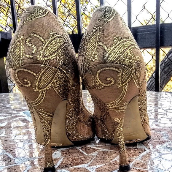 Dolce and Gabanna Gold Lace Pumps - Picture 6 of 6